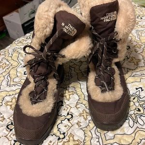 The North Face Insulated Boots Quilted Goose Down Faux Fur Lace Up Size 8.5